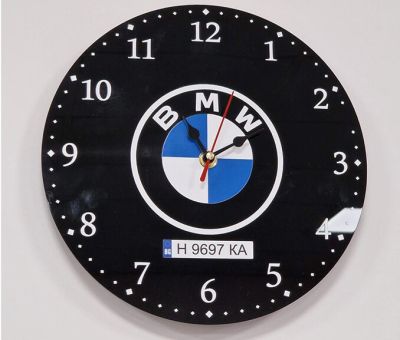 Часовник BMW с номера на колата