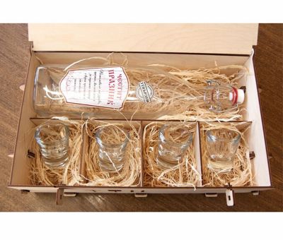 "Аптечката на..." кутия с име и с шотчета и бутилка