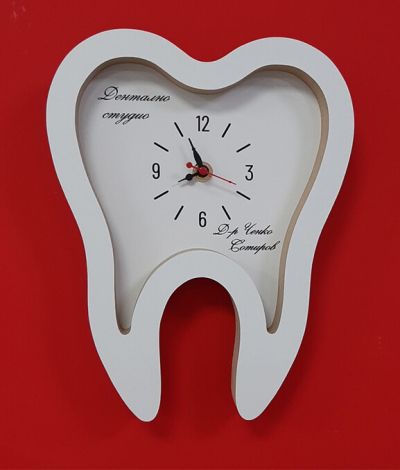 Часовник зъб и чаша за зъболекар