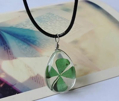 Колие с четирилистна детелинка