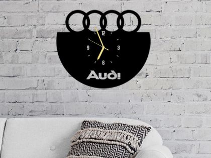 Стенен часовник Ауди